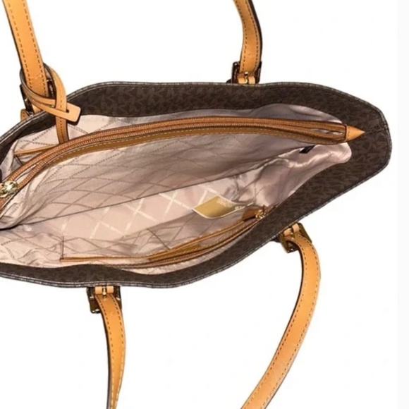 Michael Kors - Picture 3 of 6